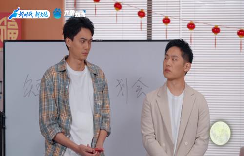 洪小铃孕肚照曝光宽松家居服下的纤细之美